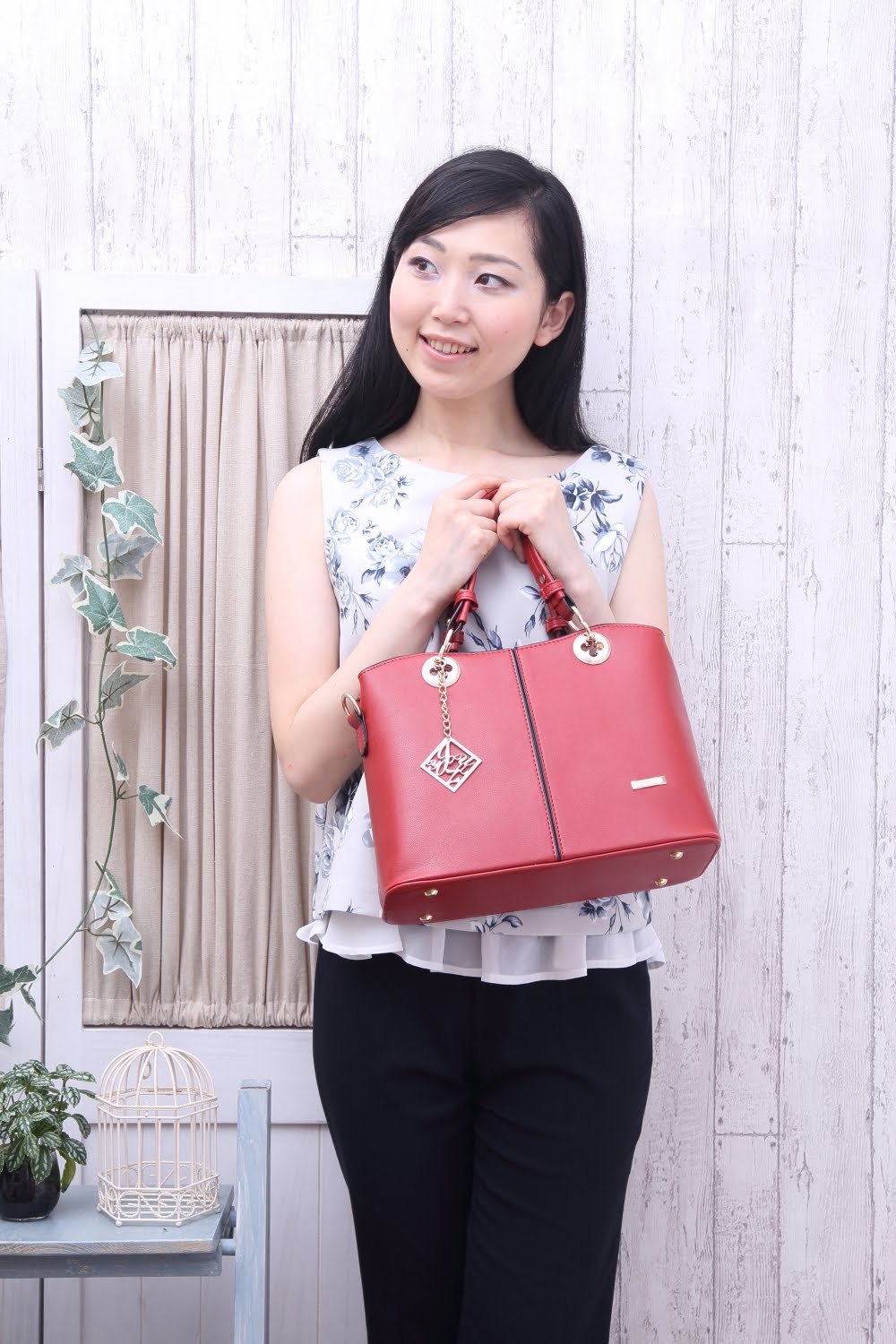 モデル撮影　レディスバッグ　赤